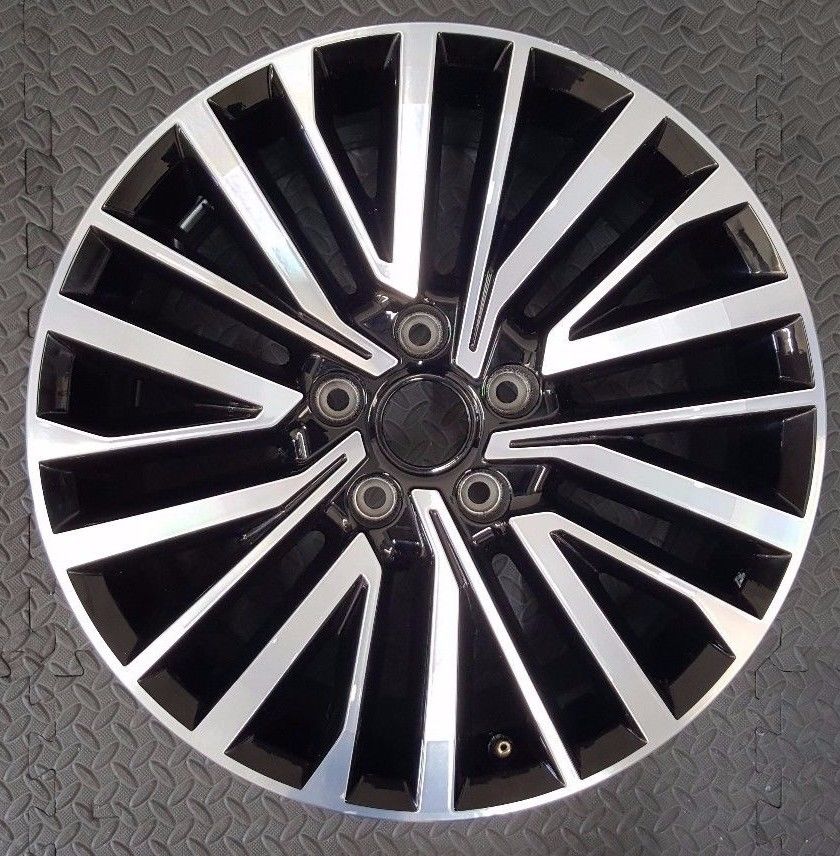 VW Caravelle T5 T6 – Palmerston Alloy 7E0601025S | OEM Alloy Wheels