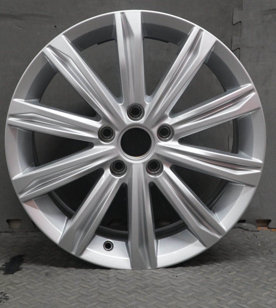 VW Touran 5T – Stockholm 5TA601025D | OEM Alloy Wheels