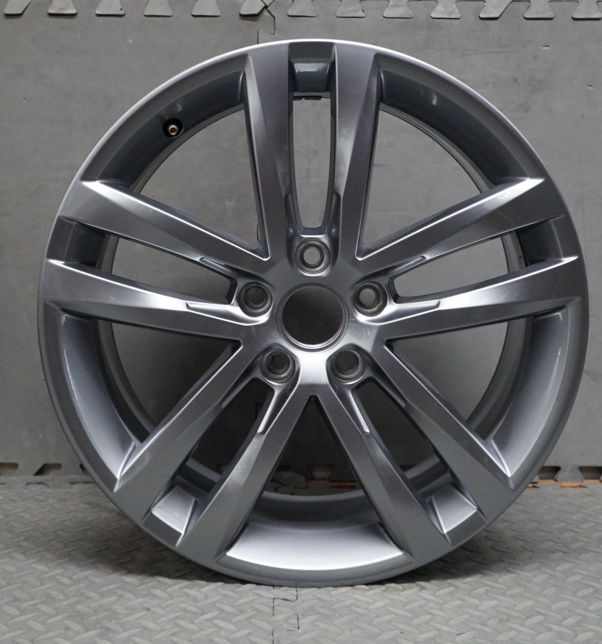 Vw Golf Mk6   Mk7 – Salvador 5g0601025af – Oem Alloy Wheels