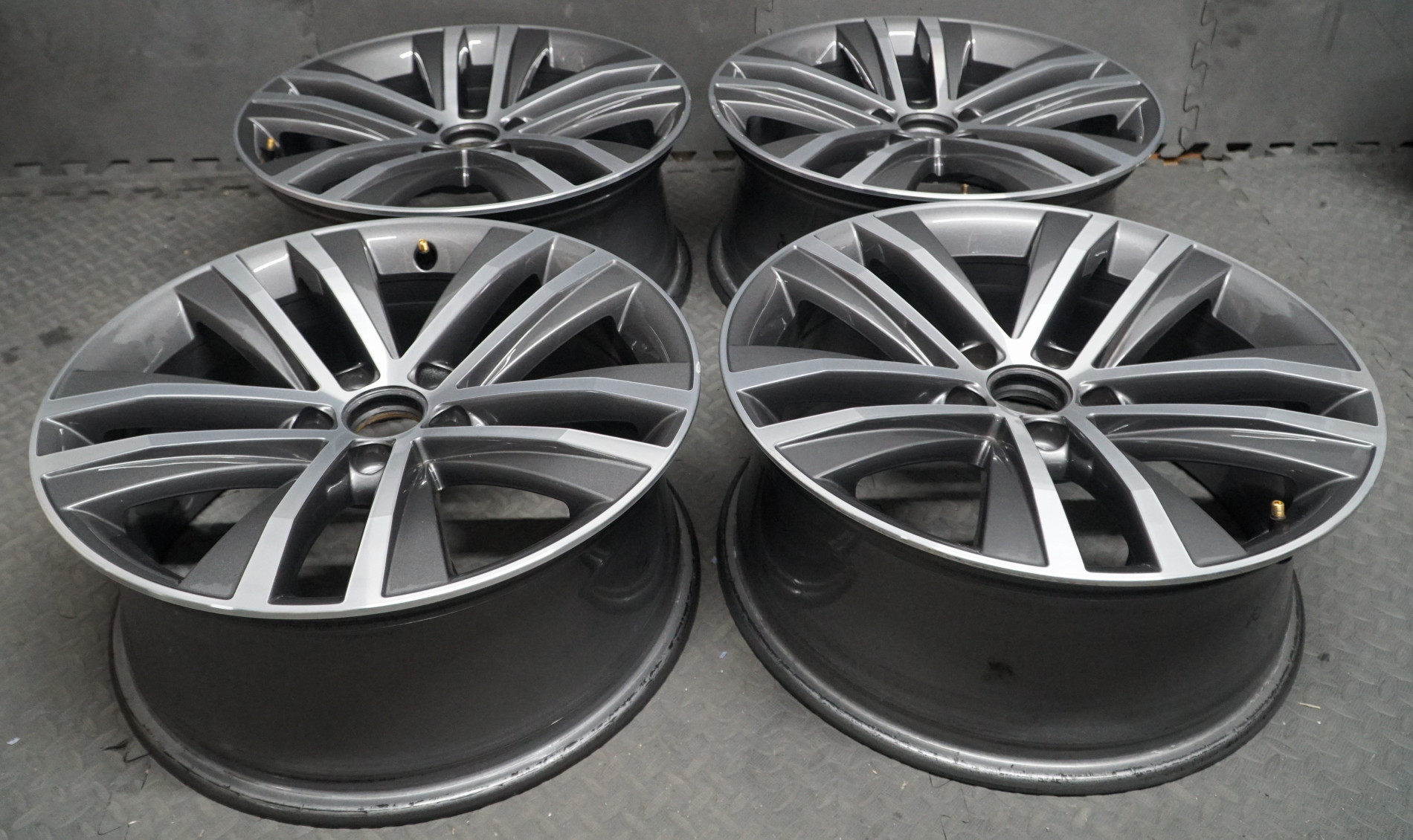 18 Inch Winter Tyres VW Sharan 7N Toulon Rims 7N0601025F