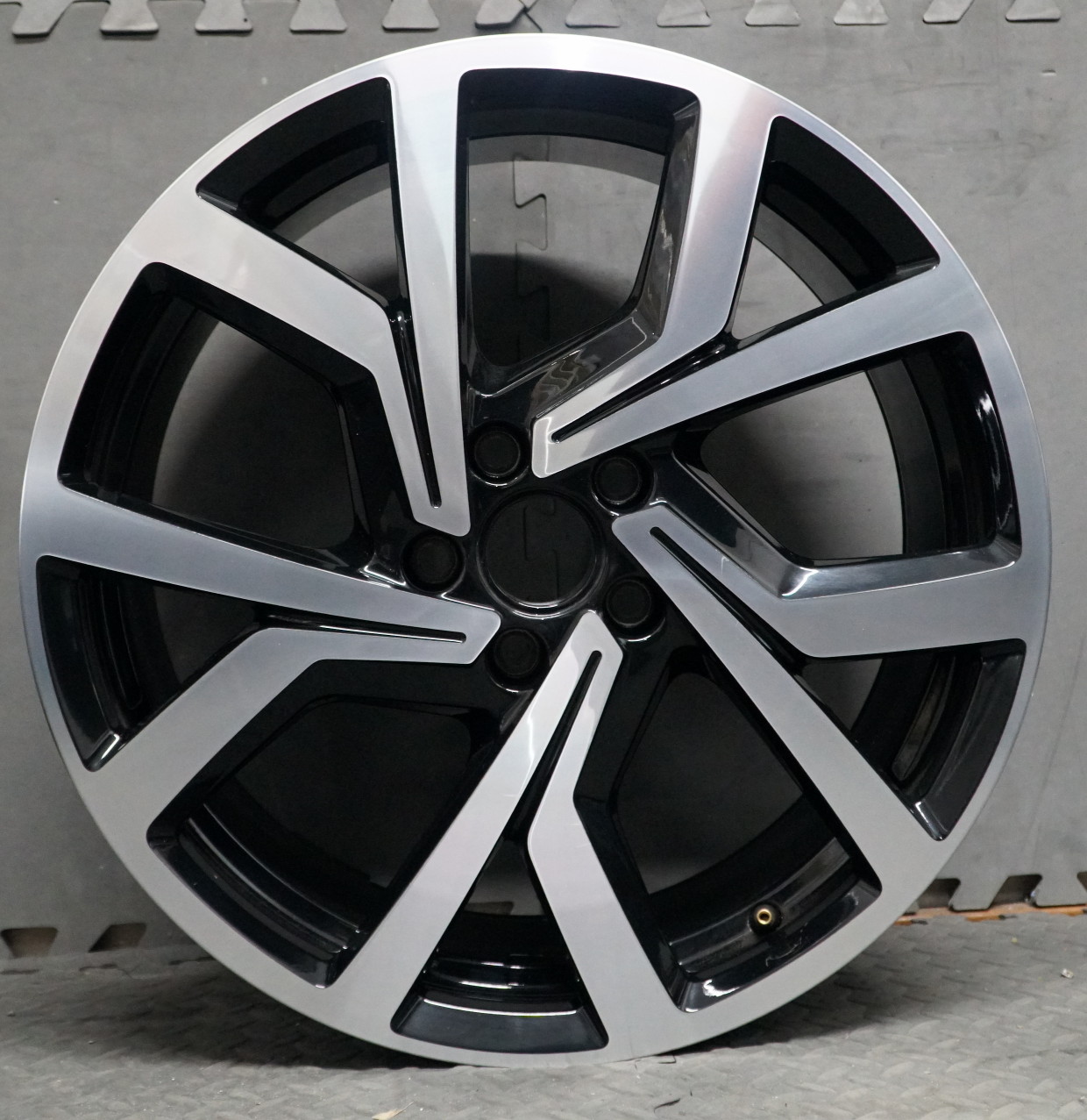 Vw Golf Mk7 Clubsport Brescia 5g0601025cl Oem Alloy Wheels