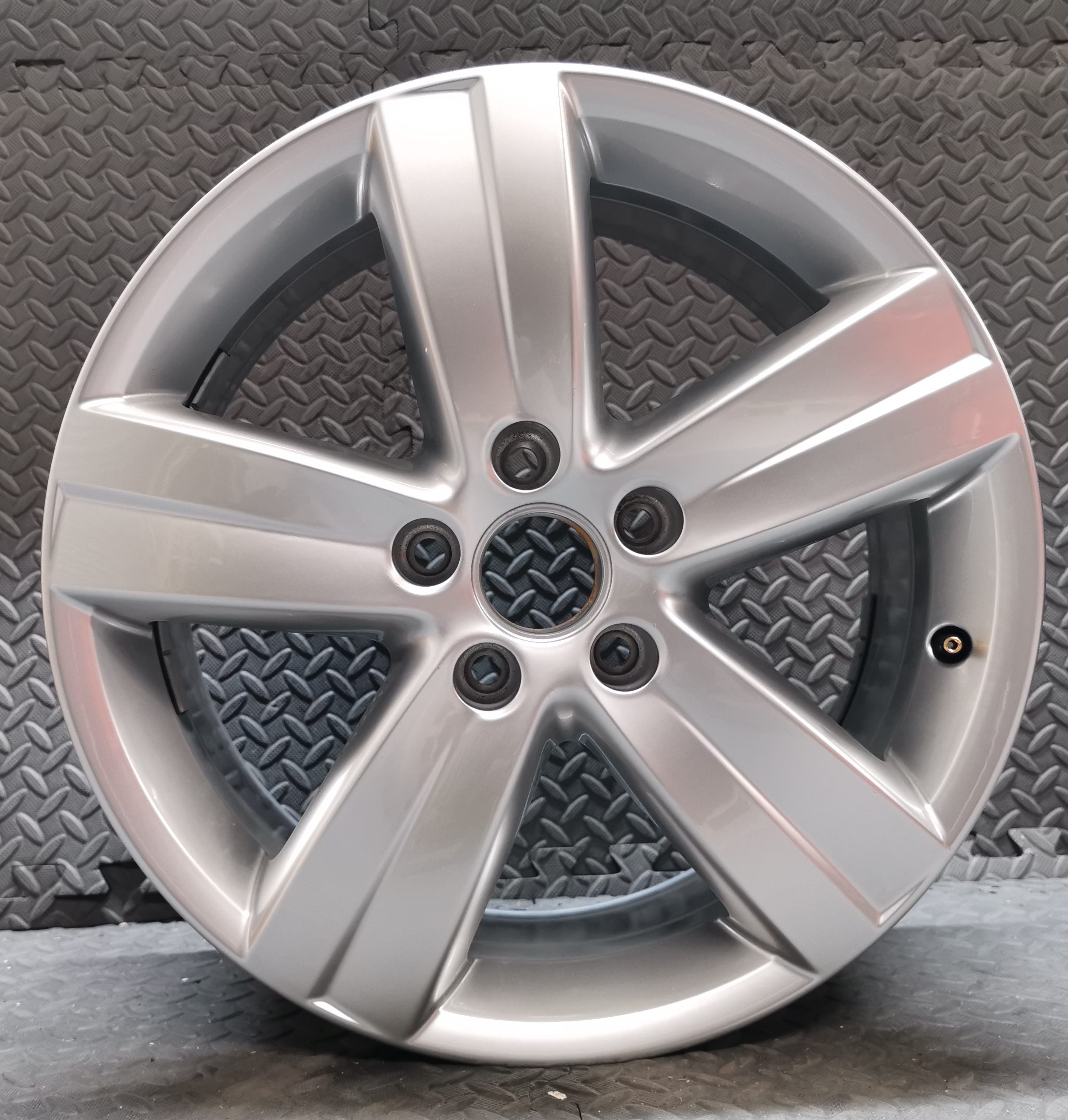 VW Touran - Oakland 1T0601025T | OEM Alloy Wheels