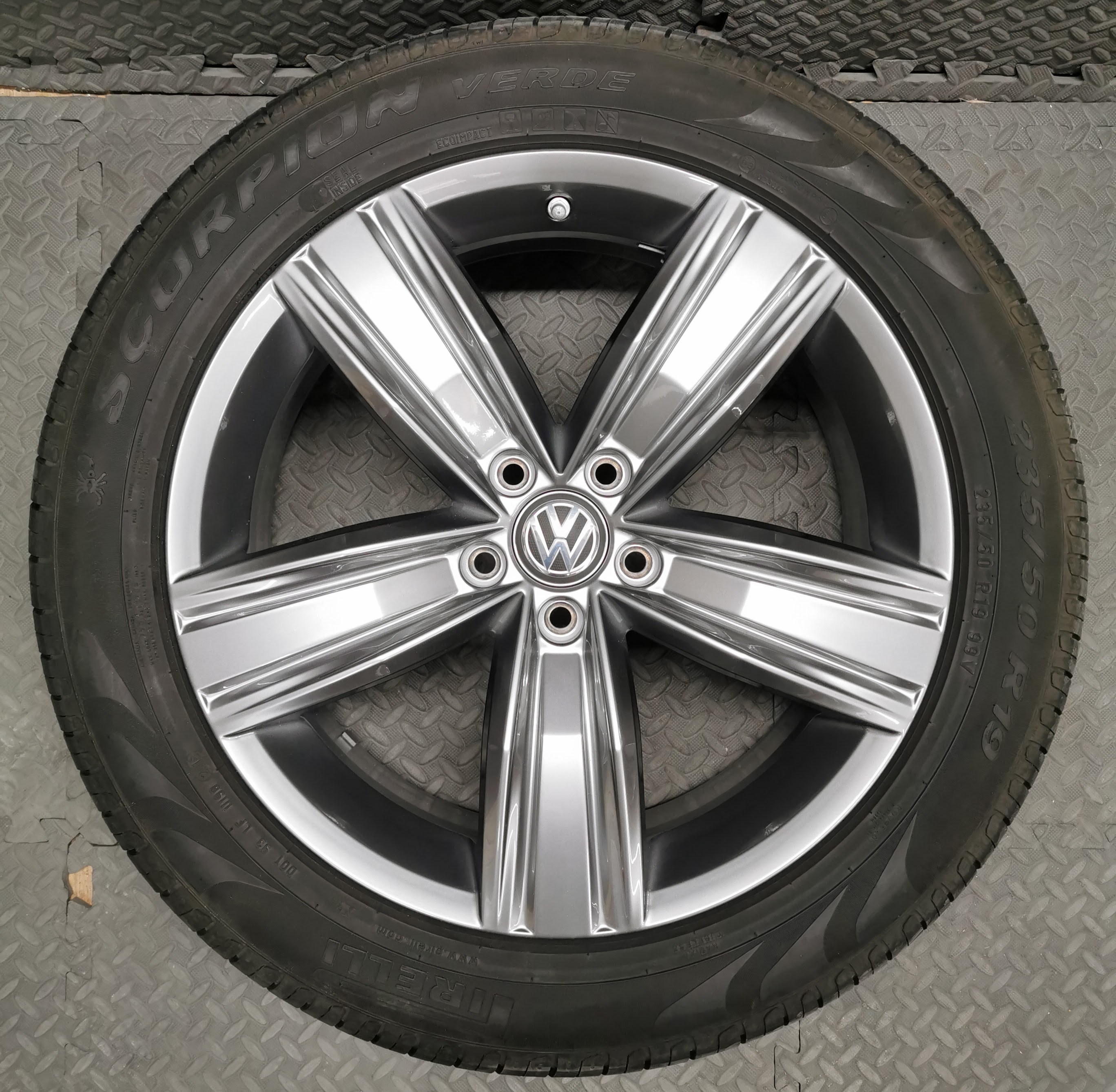 VW Tiguan – Victoria Falls 5NA601025Q – Stunning Replacement or Spare ...